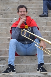 Florian... Il mesure 3 fois son trombone. Semble avoir bouché son tuyau.